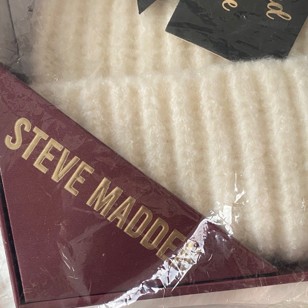 Steve Madden Ivory Ribbed Knit Beanie with Pom & Jewelry Accents NIB - Picture 2 of 3
